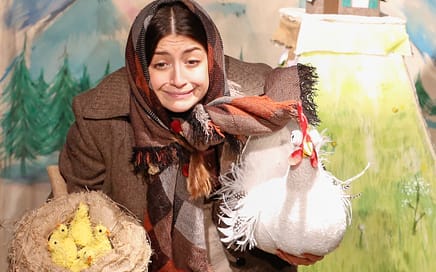 Natasha Granger as Grandma, in Oskar's Amazing Adventure - Photo © Paul Mansfield (show for young children and their families)
